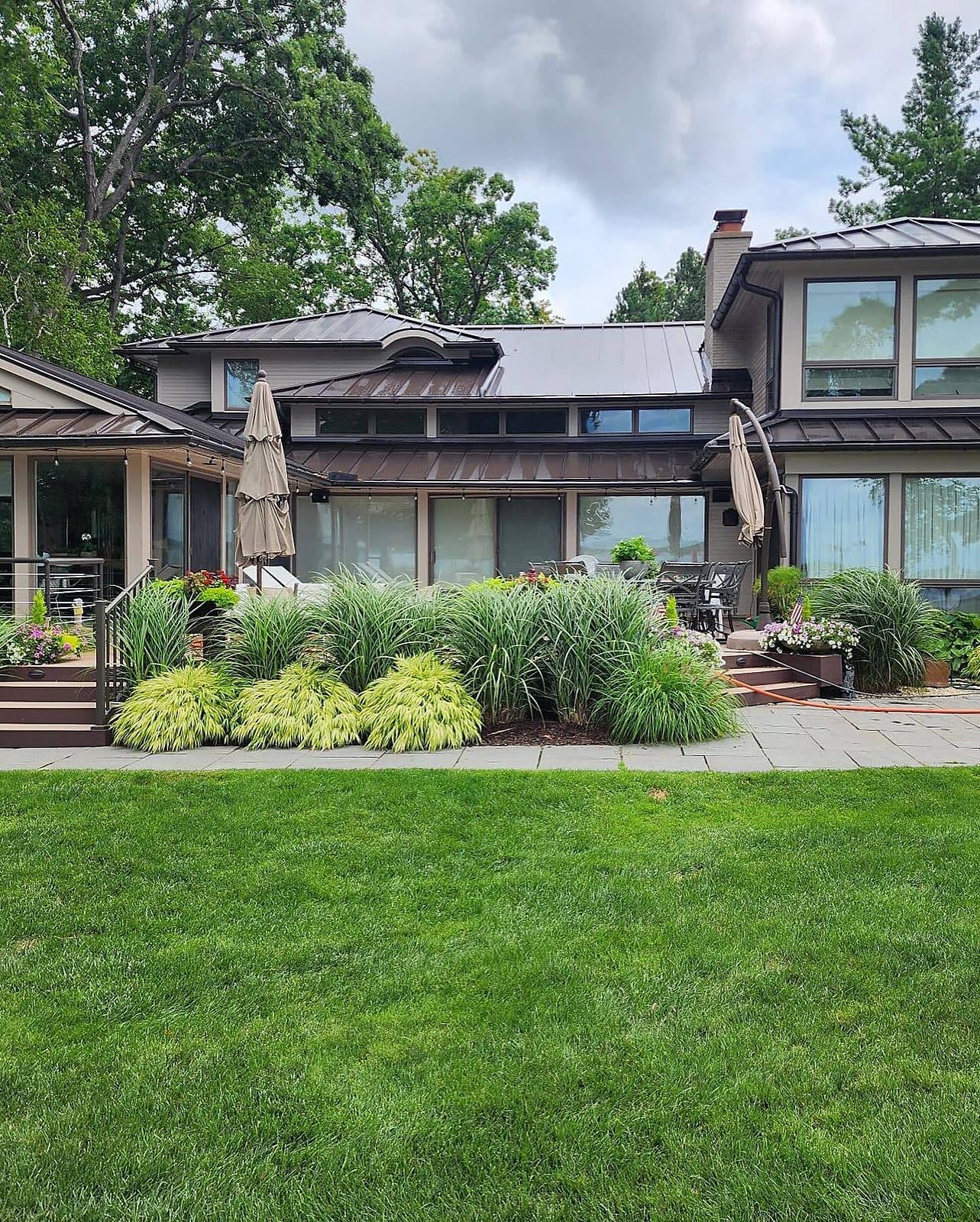 What Macomb Township Homeowners Should Know About Roof Washing Before Winter