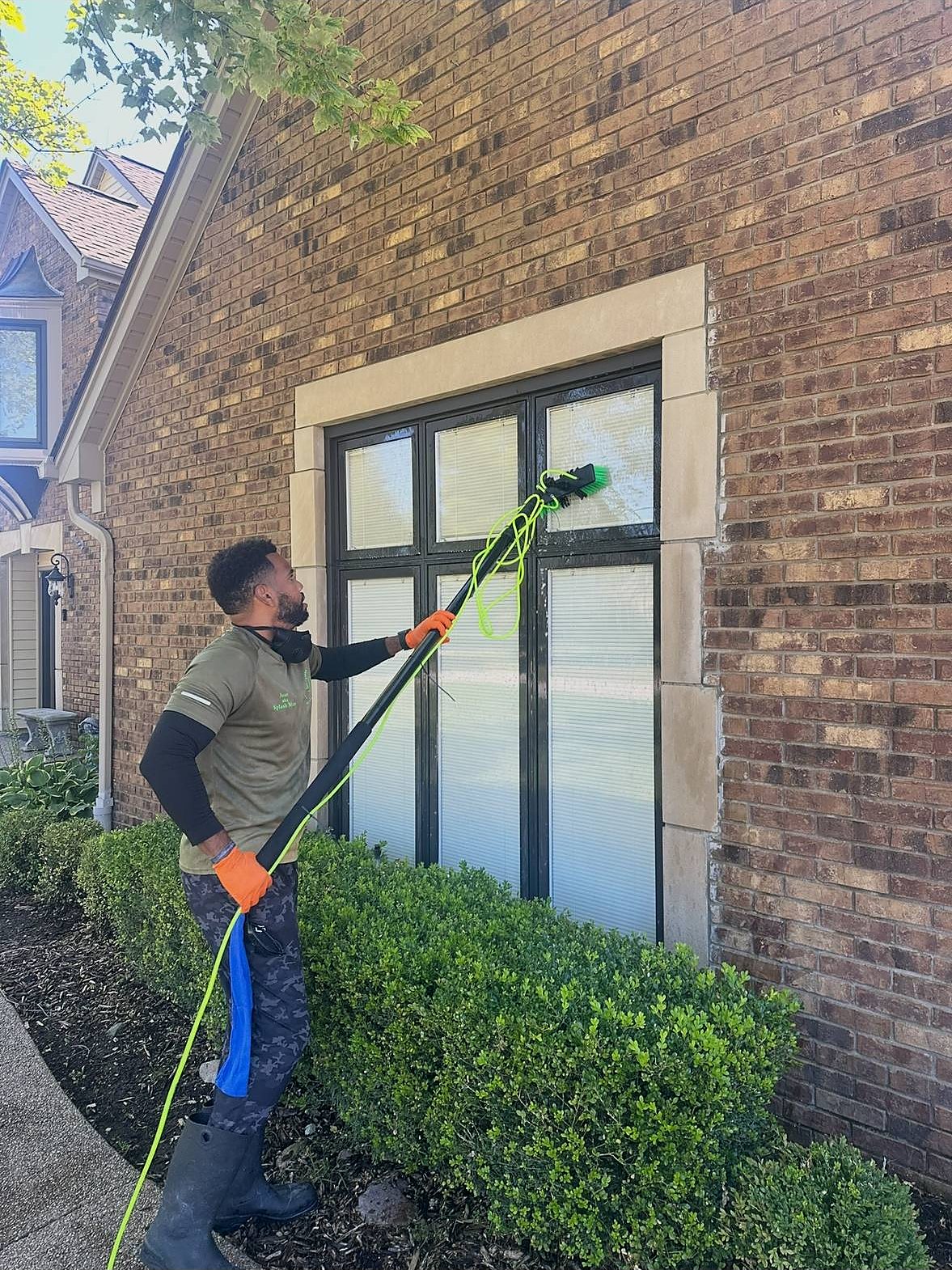 action window pole 01