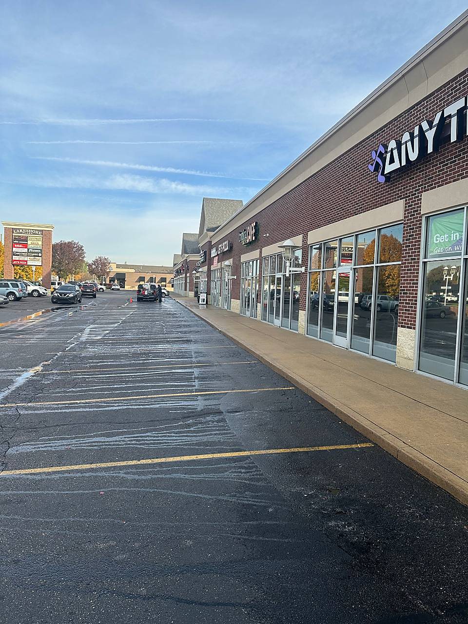 Strip mall sidewalk run pressure washed in Macomb County