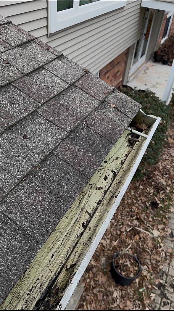 Same gutter cleared of leaves and debris after cleaning