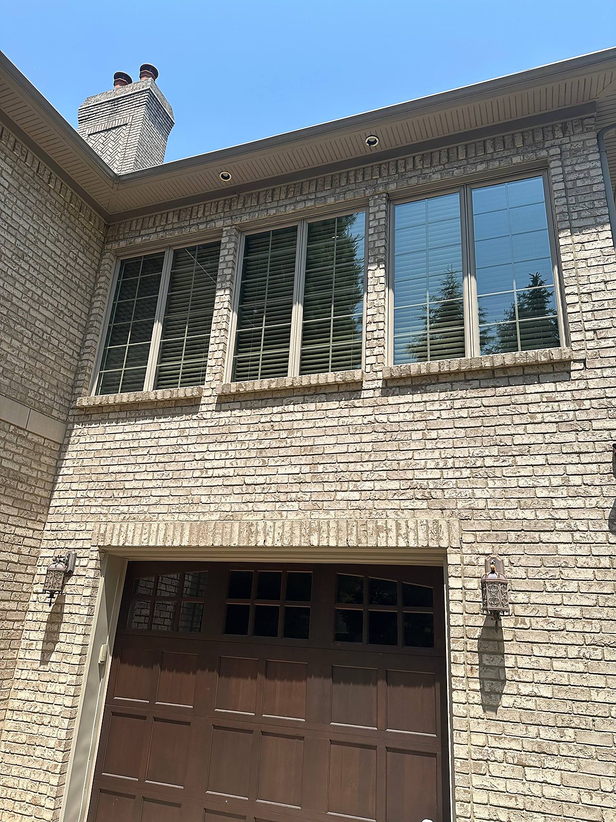 Home exterior washed clean in Metro Detroit