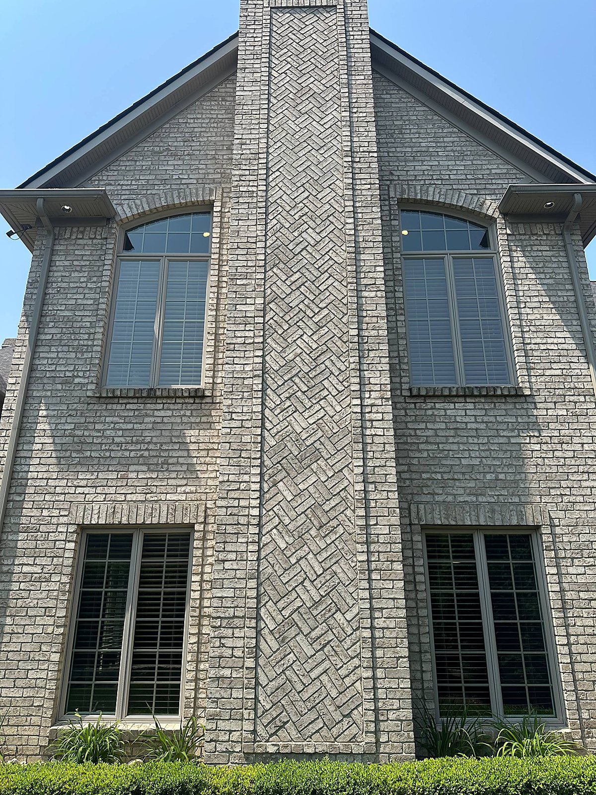 Home exterior washed clean in Metro Detroit