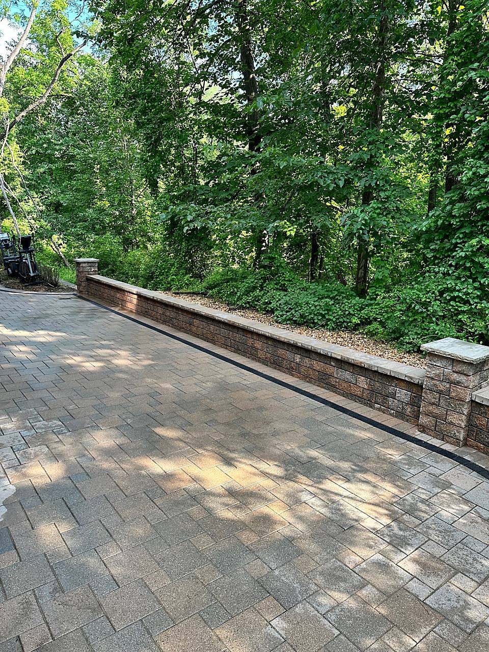 Paver driveway and retaining wall cleaned in Macomb, MI