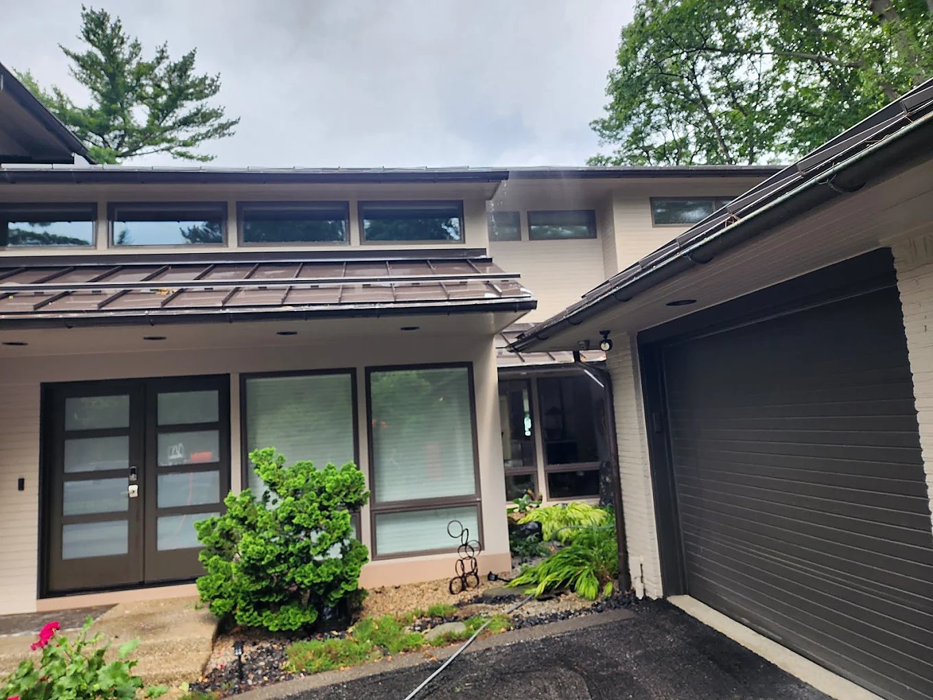 Roof and exterior washed clean in Metro Detroit